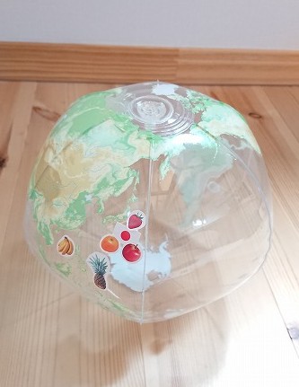 透明な地球儀ボール